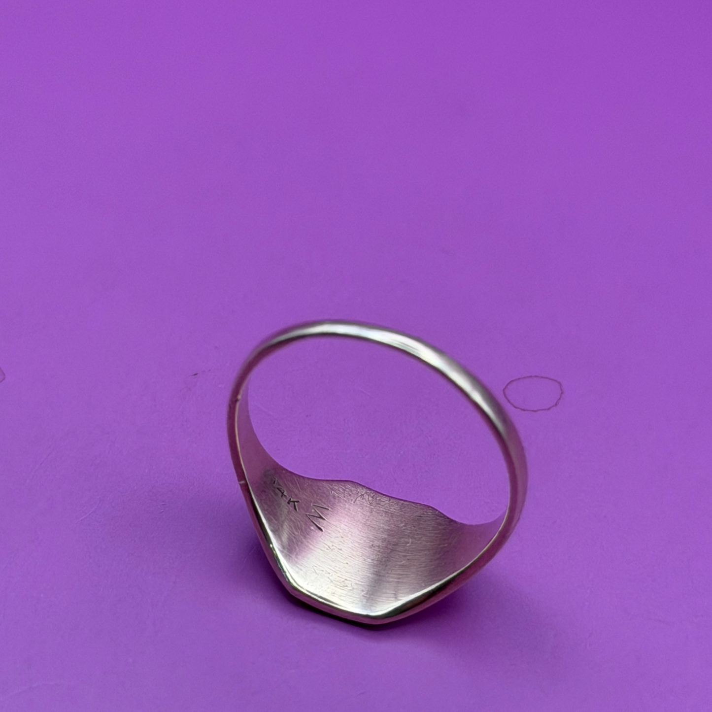 14k ES signet with geometric shoulders