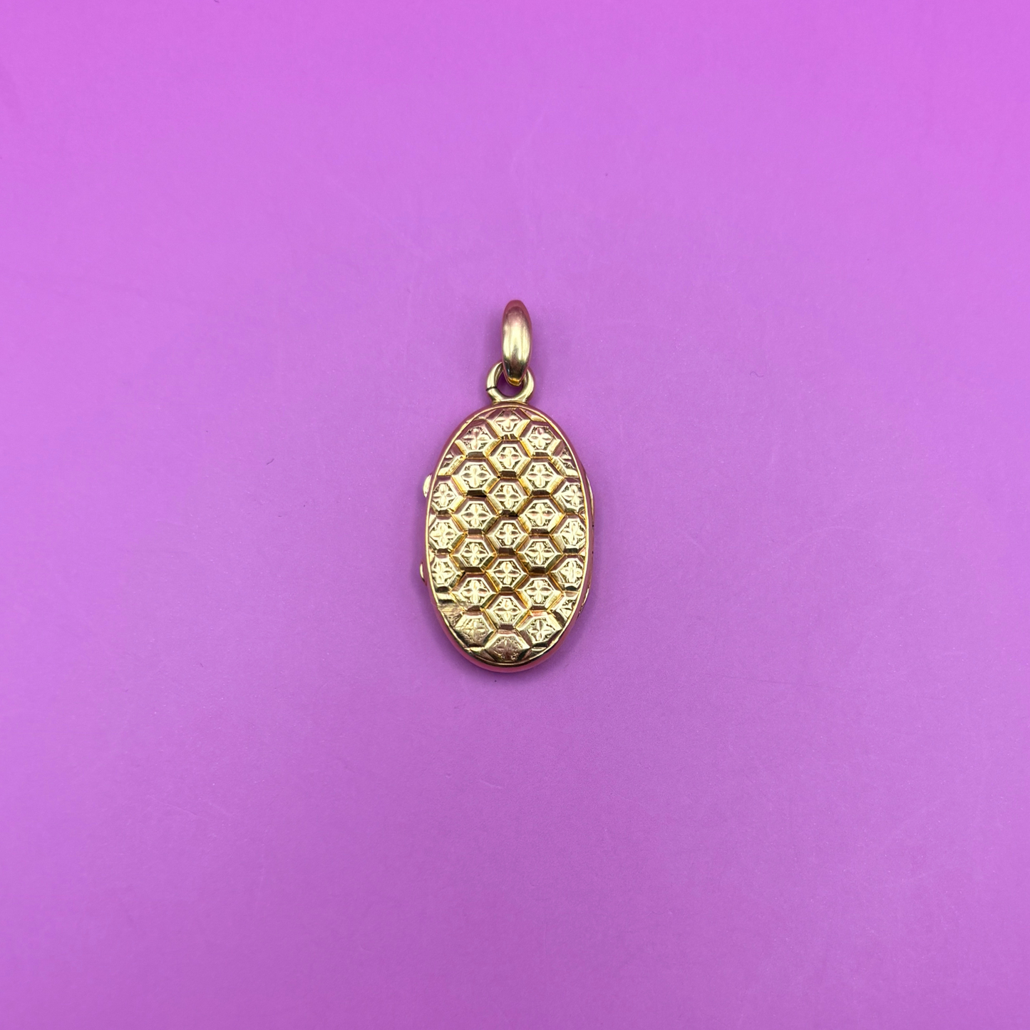 18k honeycomb locket