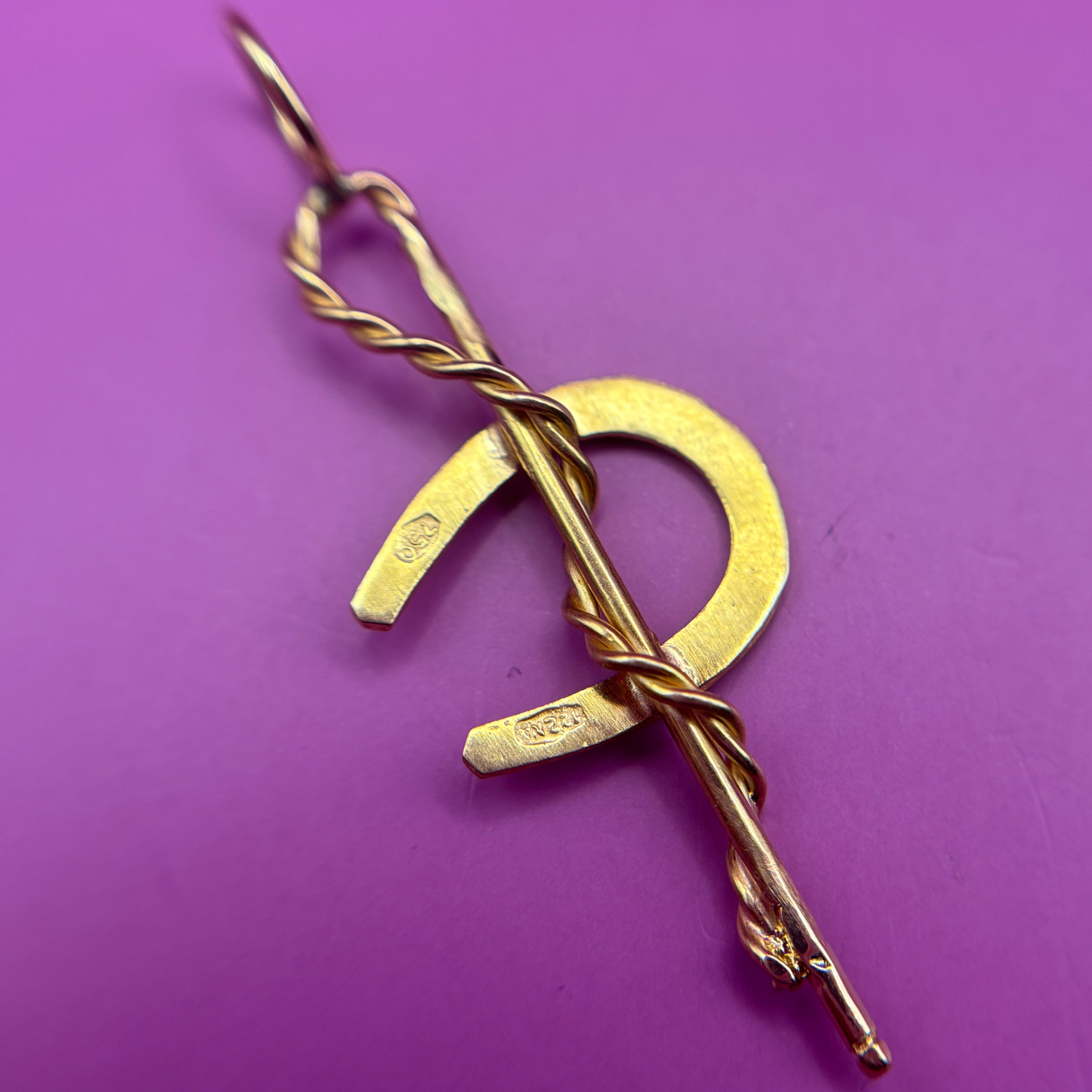 18k horseshoe & crop brooch conversion charm