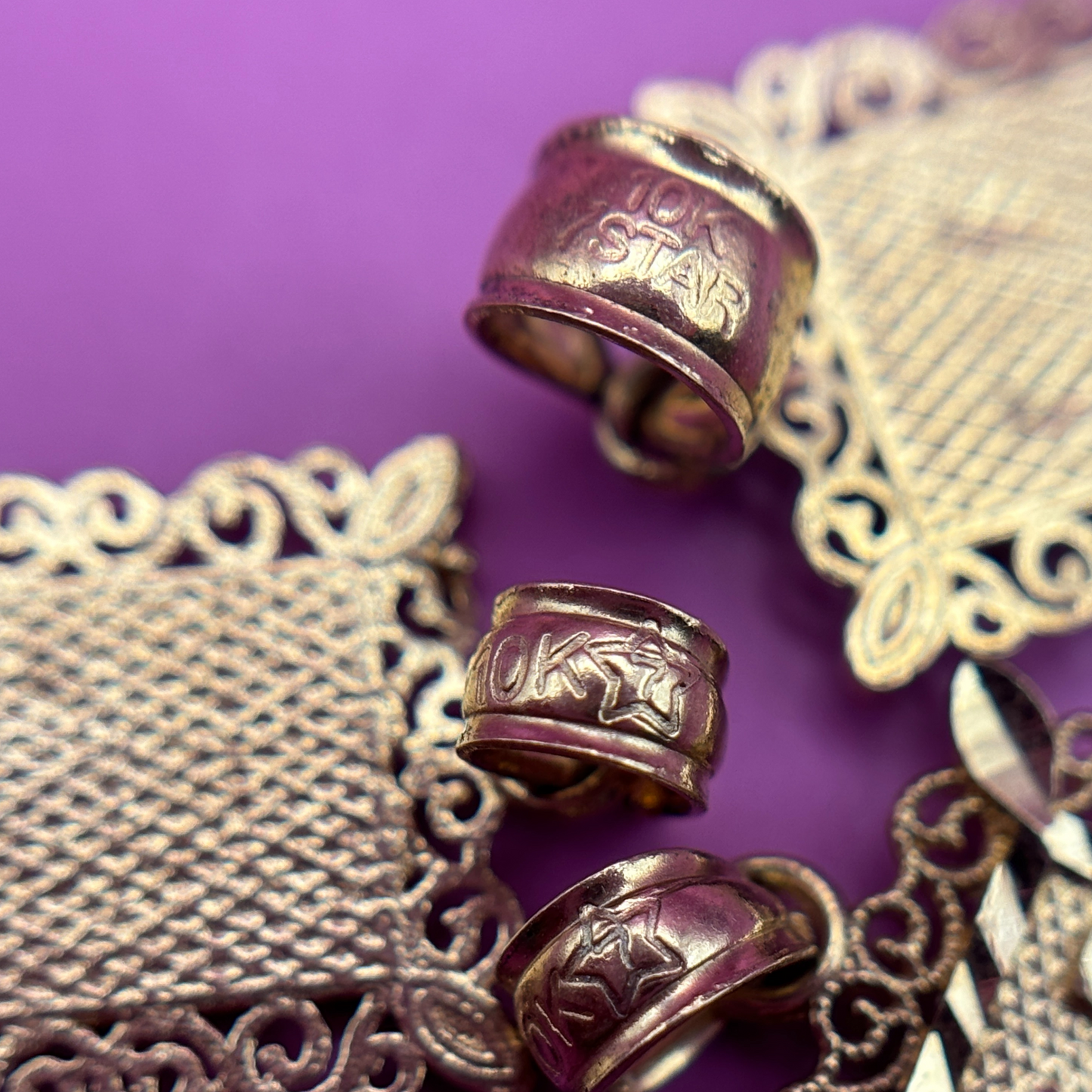 10k letter U ornate window charm