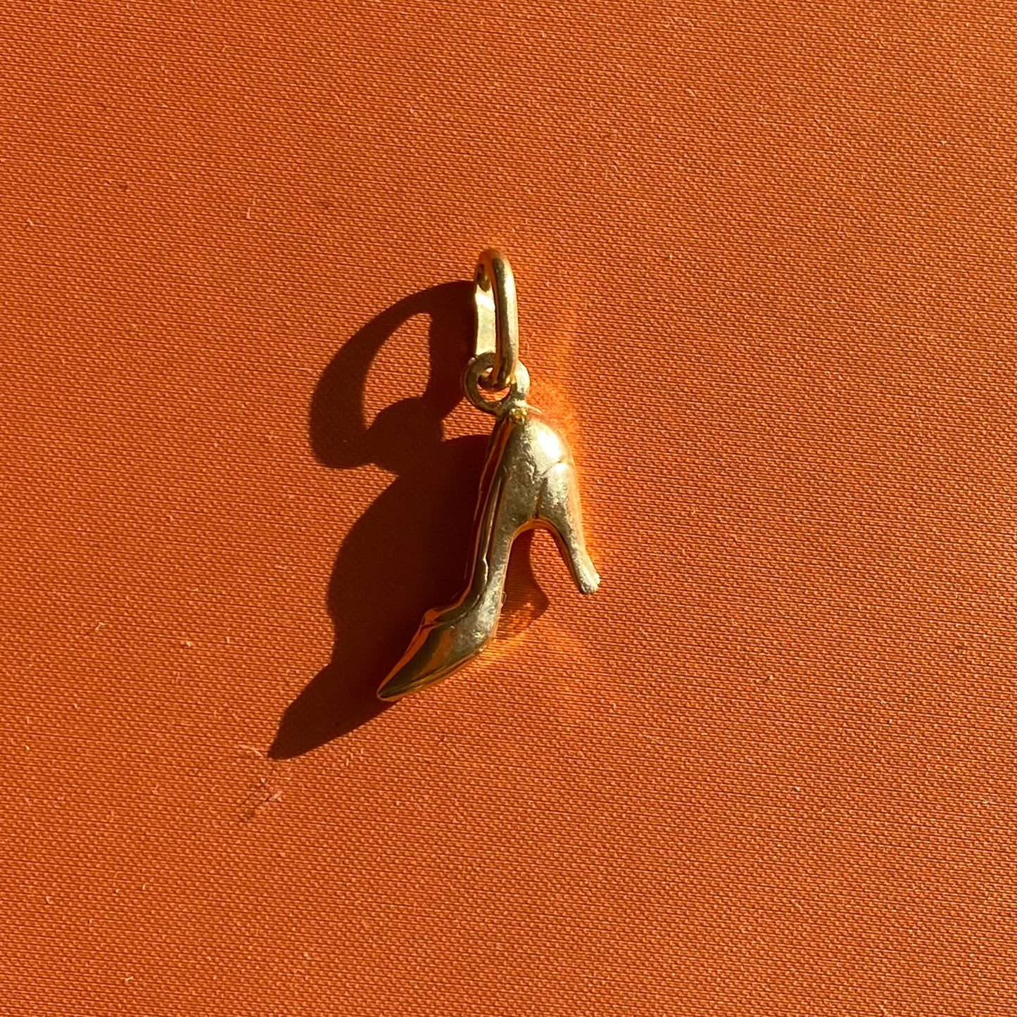 18k high heel charm LIVE
