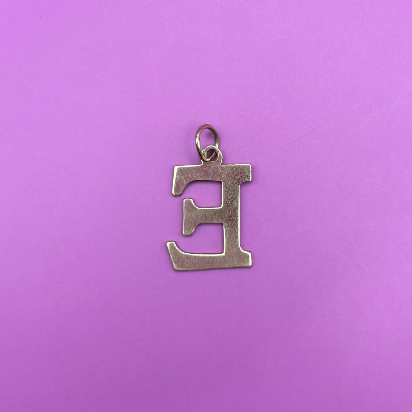 14k letter E striped charm