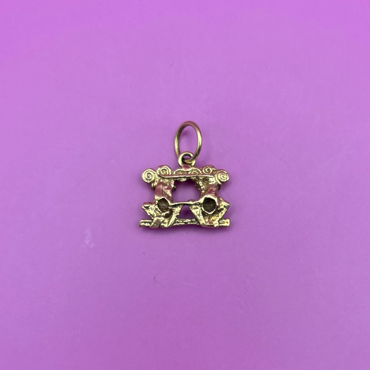 14k two frogs charm