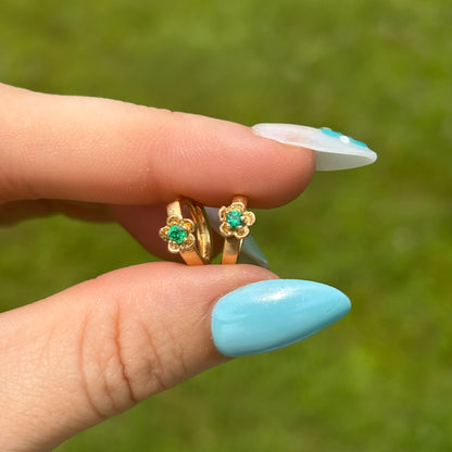 18k earrings with flower emerald