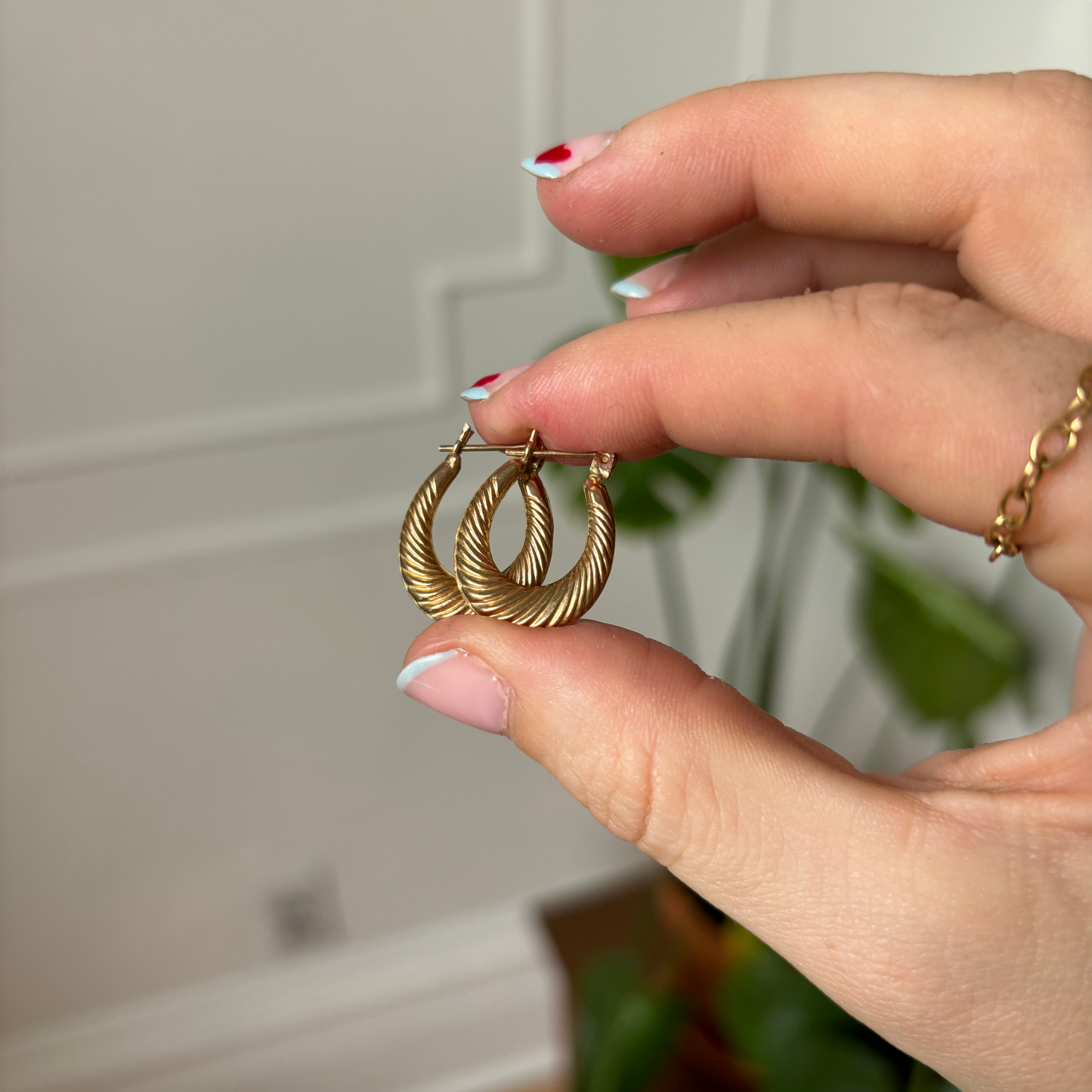 10k croissant hollow hoops