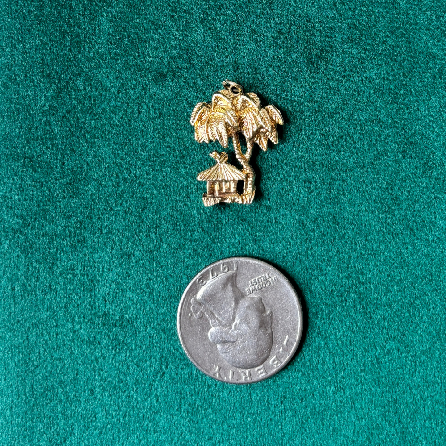 14k palm trees charm