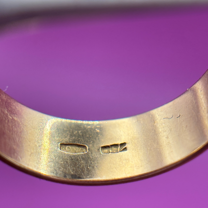 18k patterned band with flowers