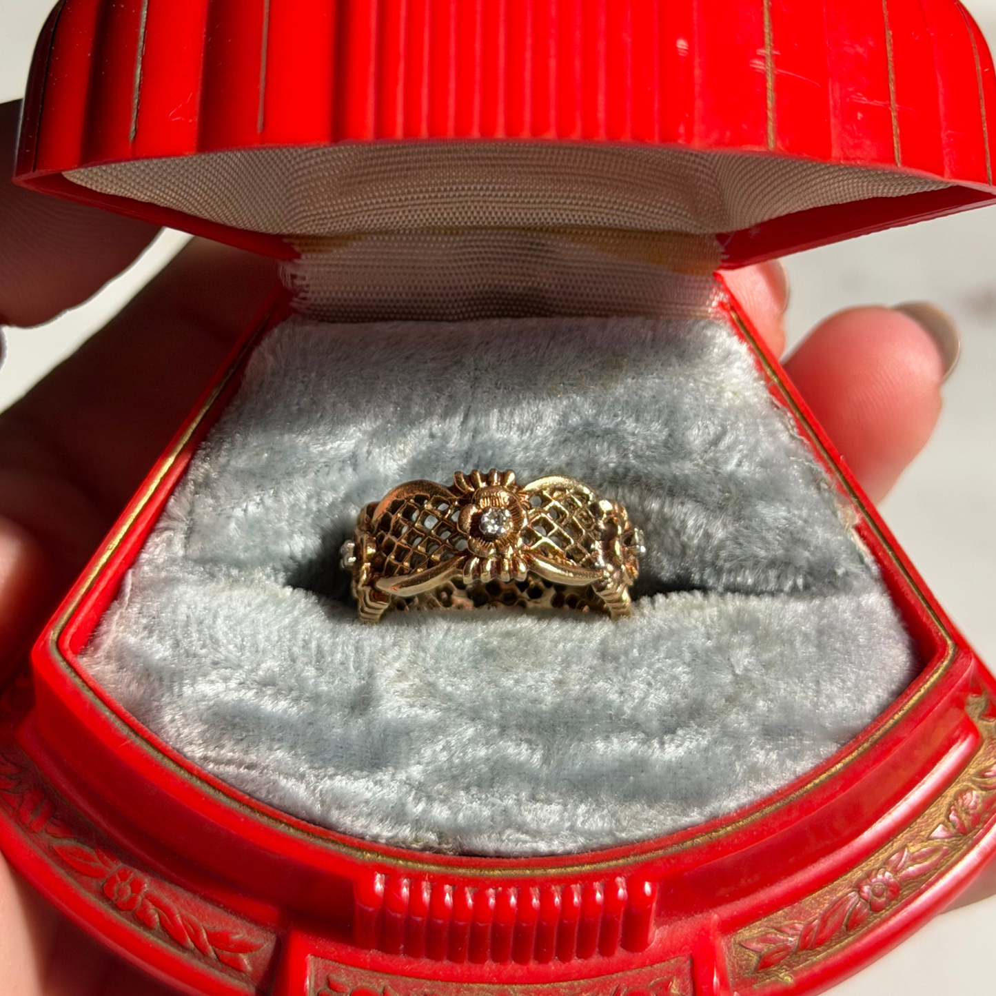 14k 30s scallop floral lattice infinity band with diamonds