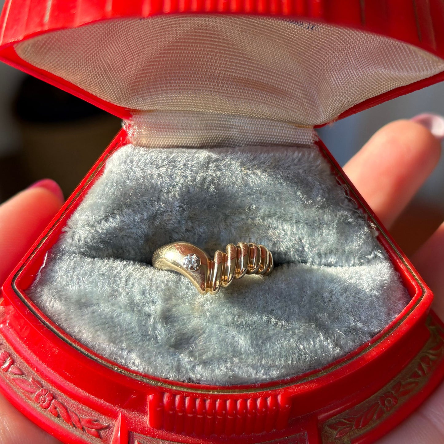 14k chevron fluted ring with diamond