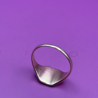 14k ES signet with geometric shoulders