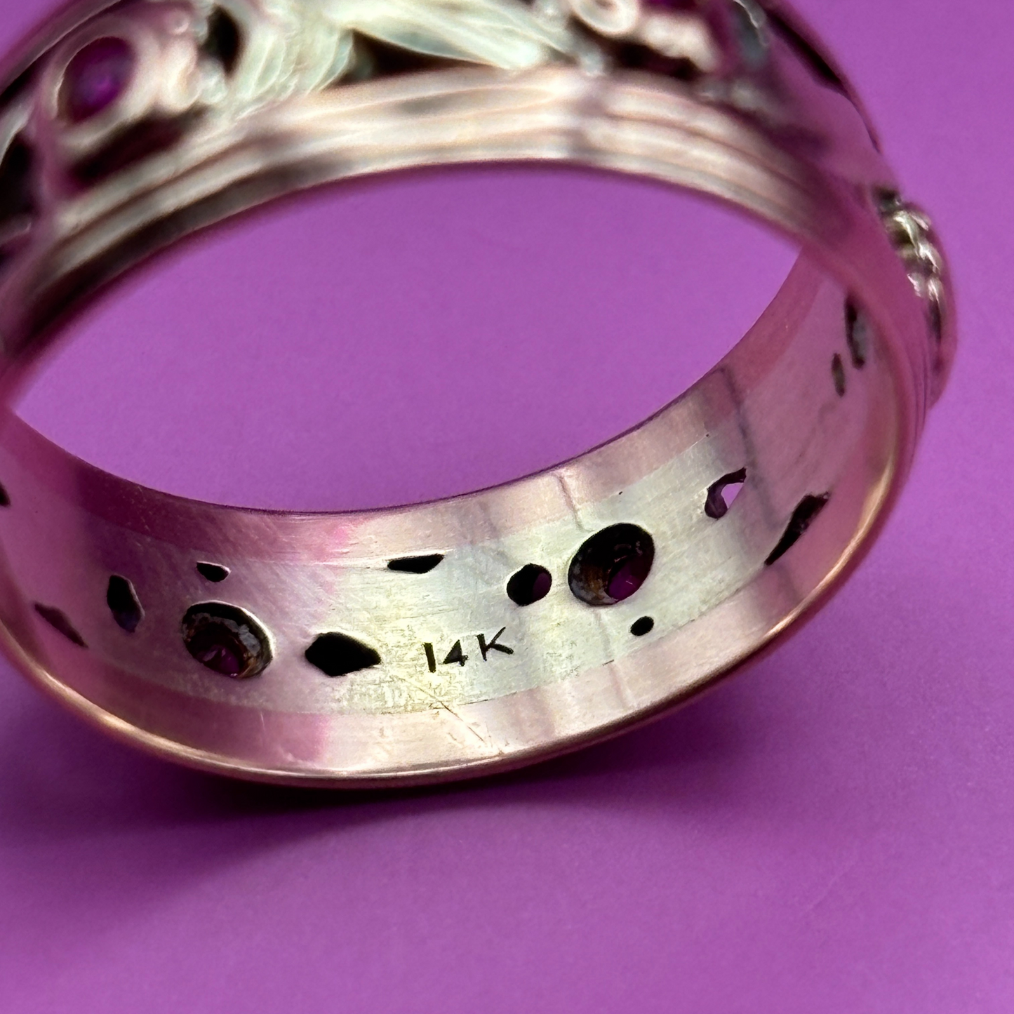 14k 40s patterned band with rubies