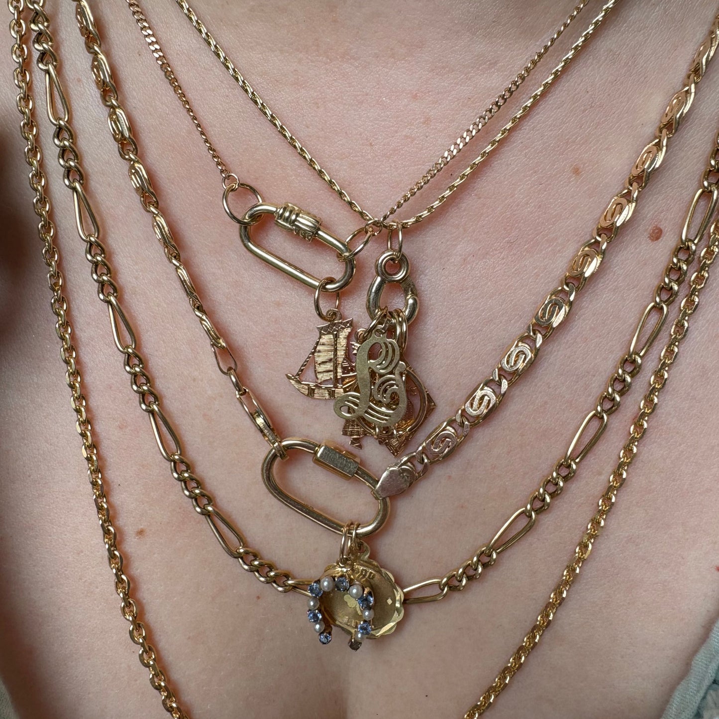 18k meso gondola man charm