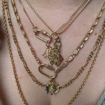18k meso gondola man charm