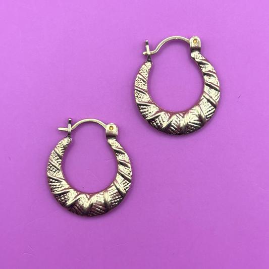 14k round striped & textured hollow hoops