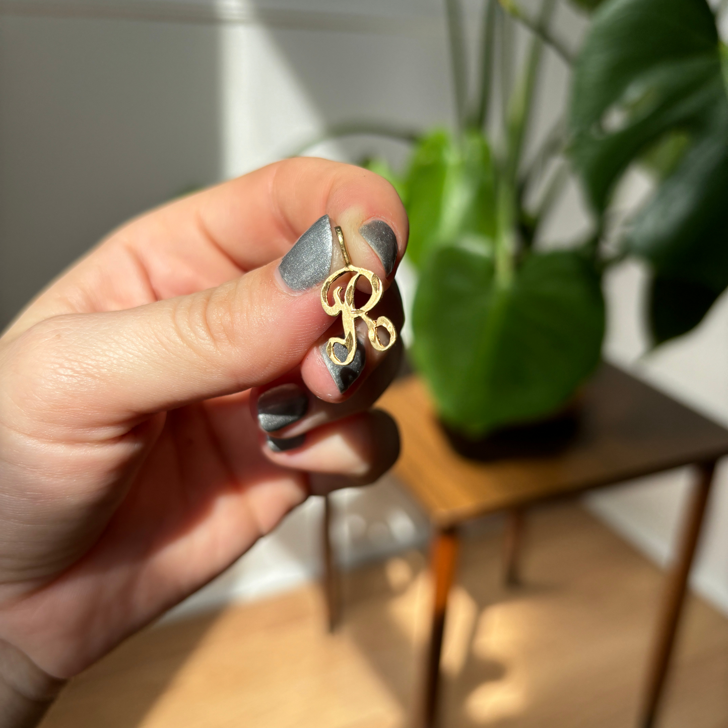 14k letter R charm