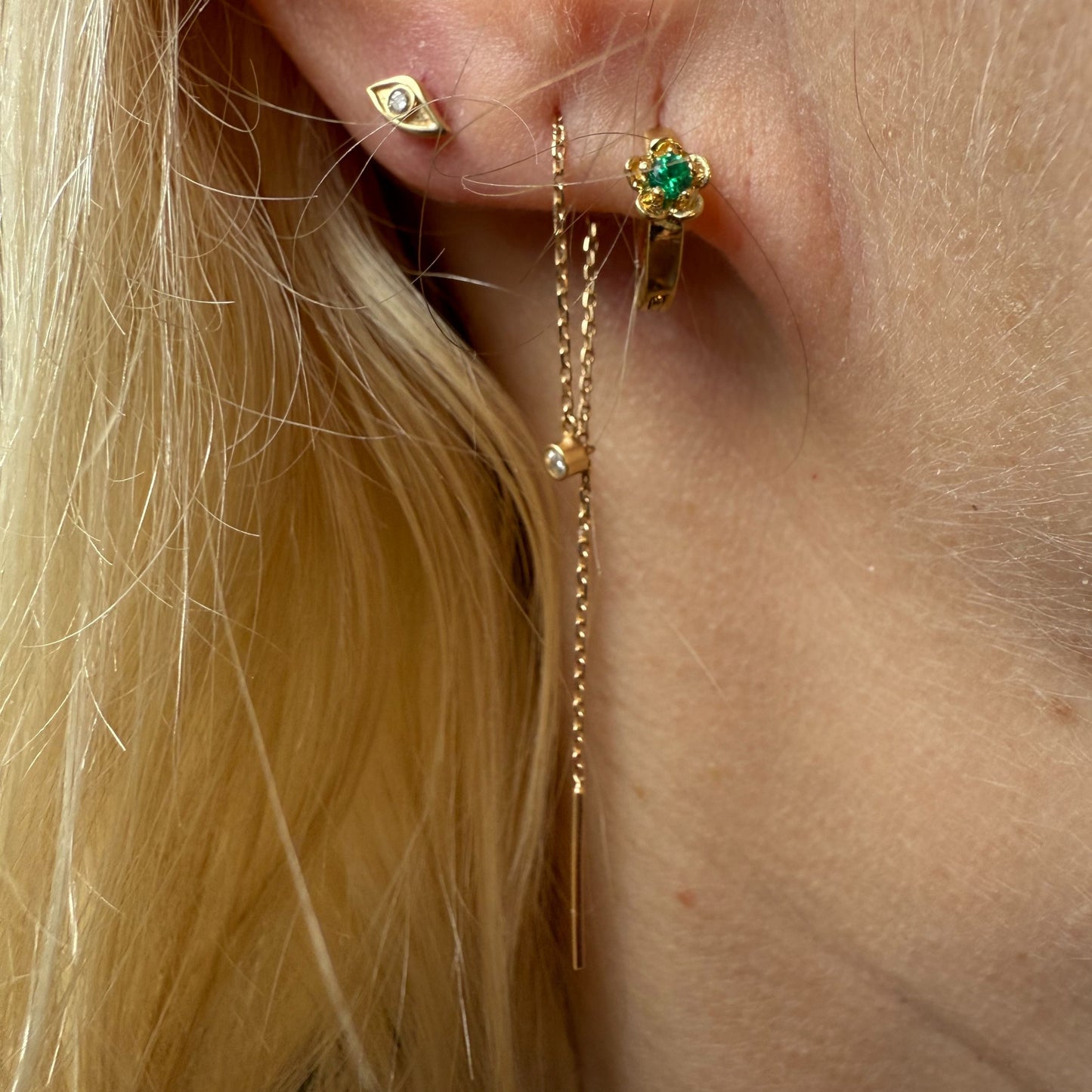 18k earrings with flower emerald