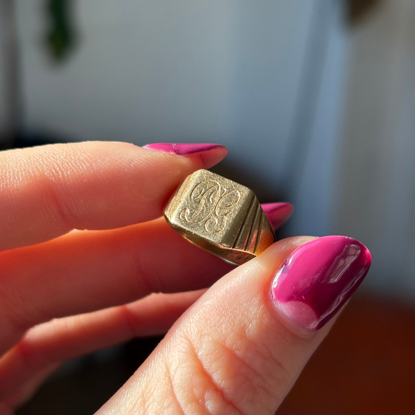 14k fluted square signet DG
