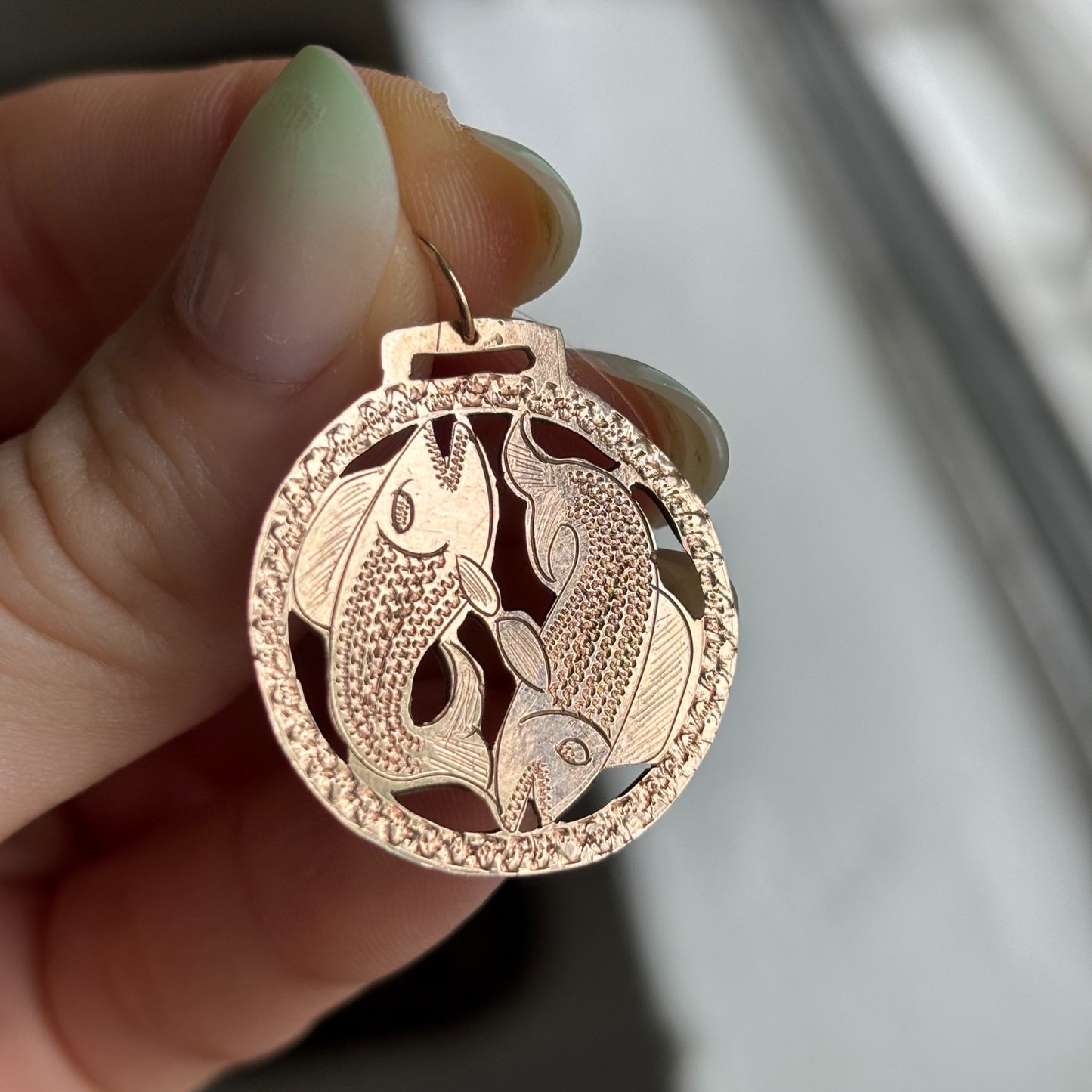 10k antique pisces medallion