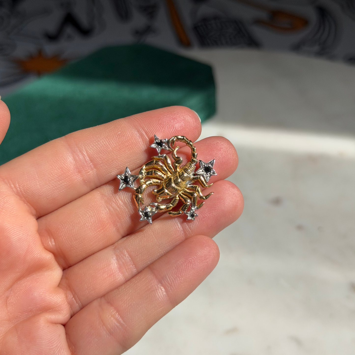 18k scorpion star setting pendant