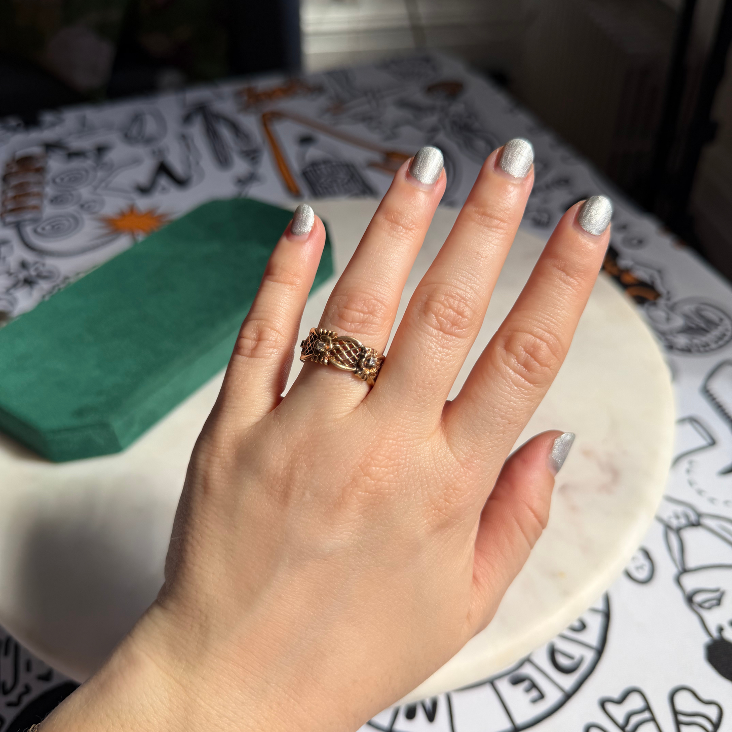 14k 30s scallop floral lattice infinity band with diamonds