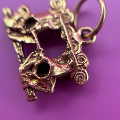 14k two frogs charm