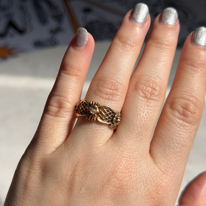 14k 30s scallop floral lattice infinity band with diamonds