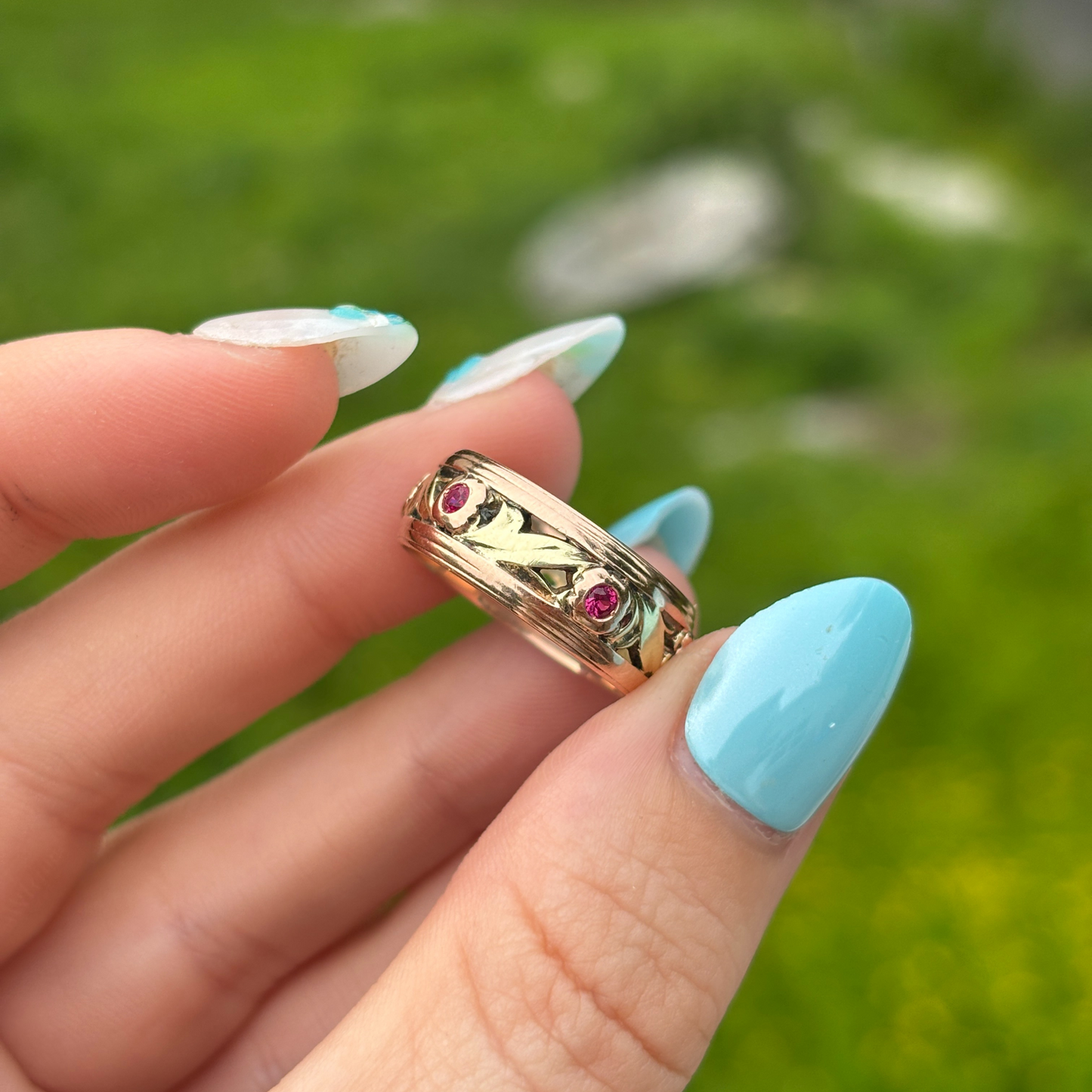 14k 40s patterned band with rubies