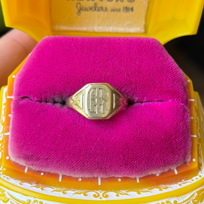 14k ES signet with geometric shoulders