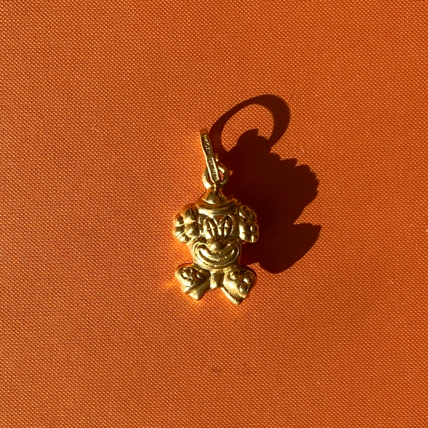 18k hollow puffy clown charm