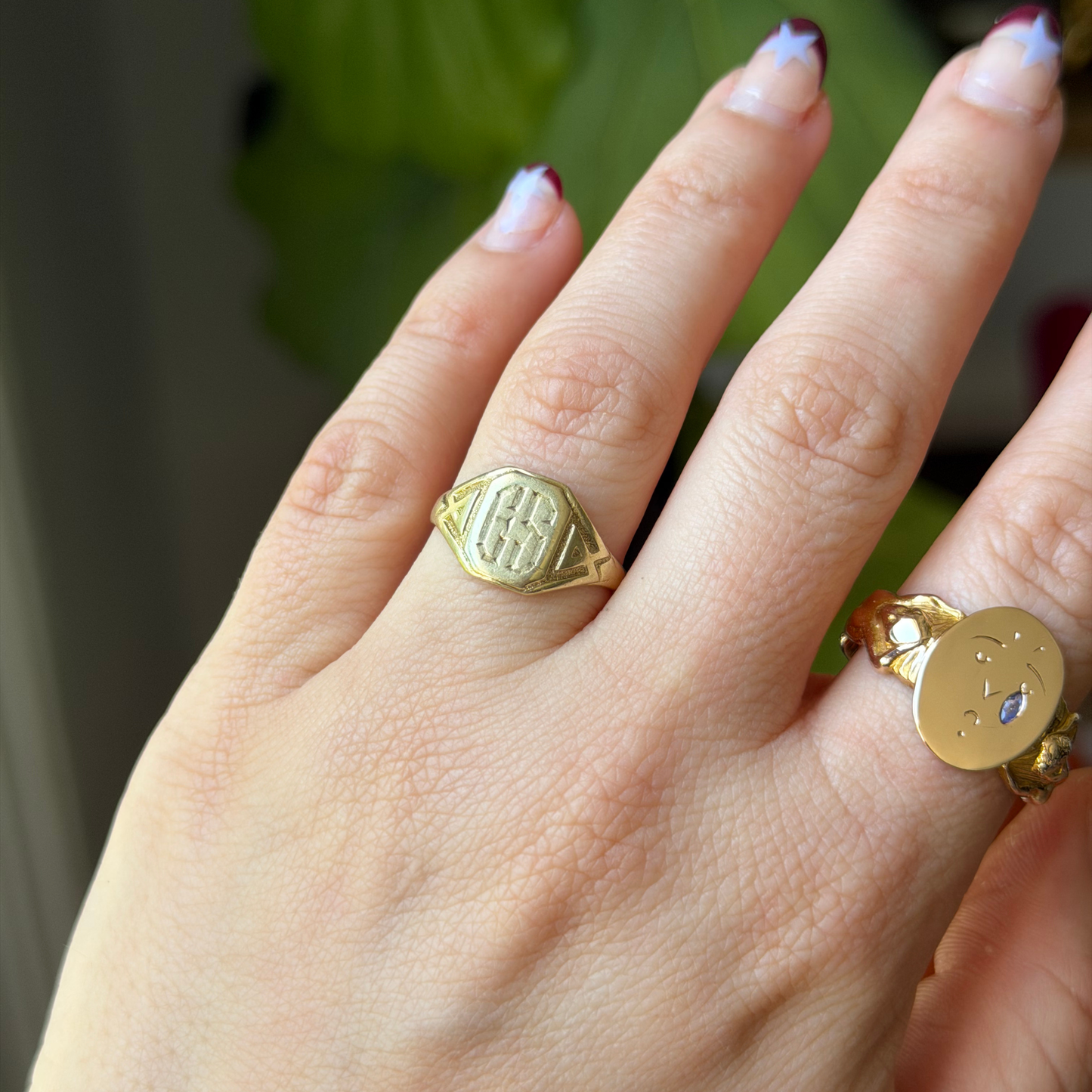 14k ES signet with geometric shoulders