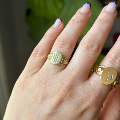 14k ES signet with geometric shoulders