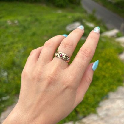 14k 40s patterned band with rubies