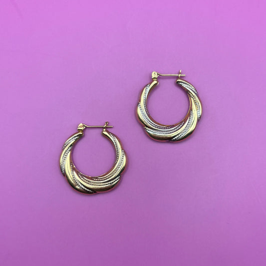 14k hollow yg & wg stripe design hoops