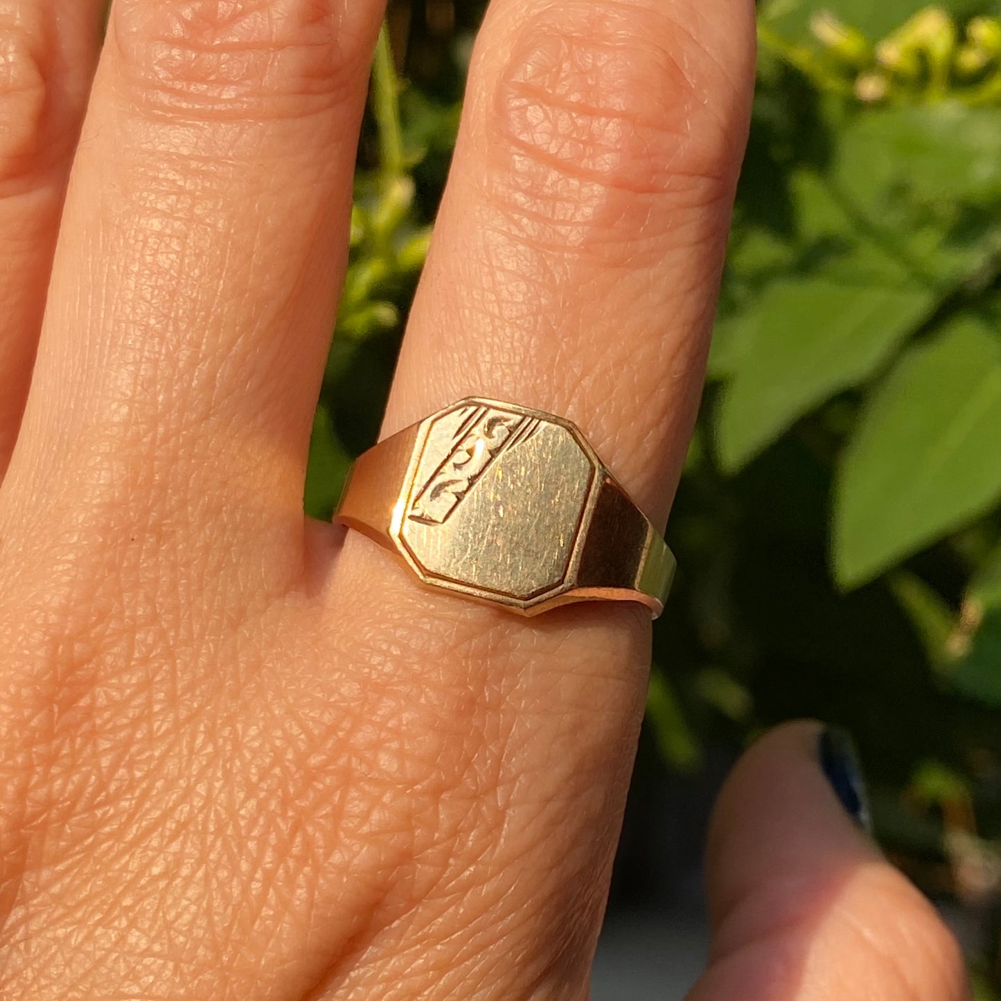 9k antique square signet ring