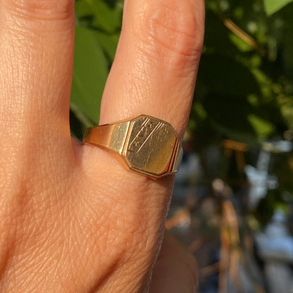 9k antique square signet ring