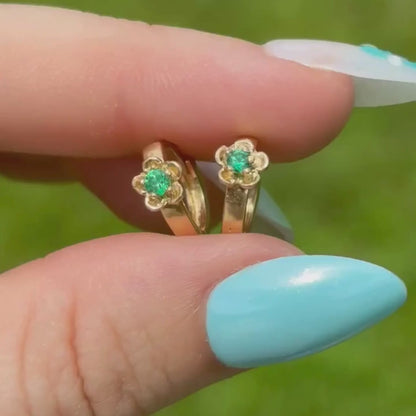 18k earrings with flower emerald