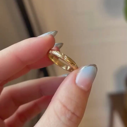 18k antique re-imagined star set band with diamonds